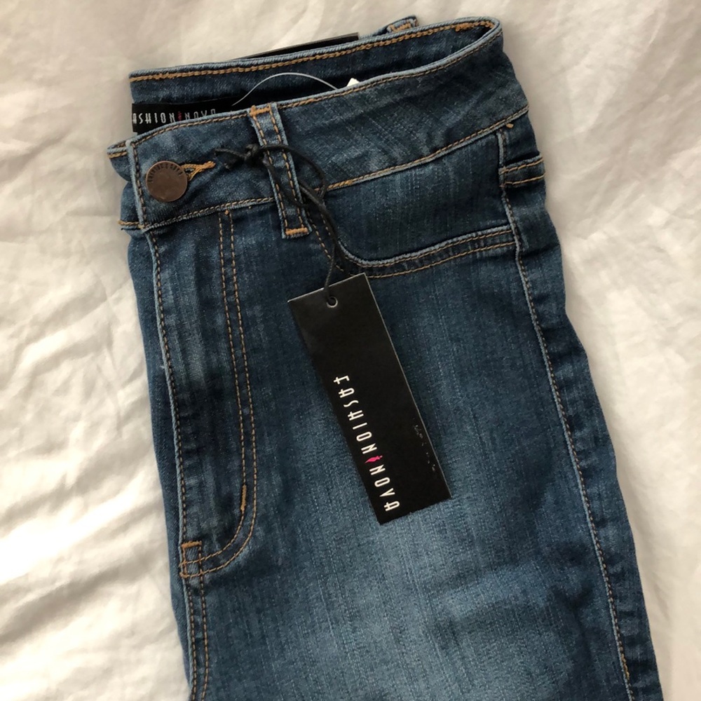 MUST HAVE! Slimming/body hugging jeans!